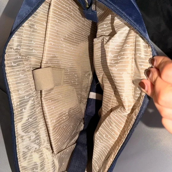 Samantha Brown Essential Travel Tote - Picture 6 of 7